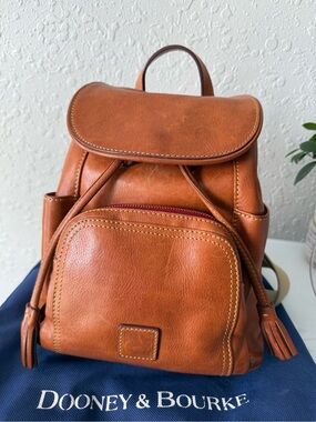 dooney & bourke lizard embossed leather pod backpack Pebble Grain One inside zip pocket Dooney & Bourke Pebble Leather